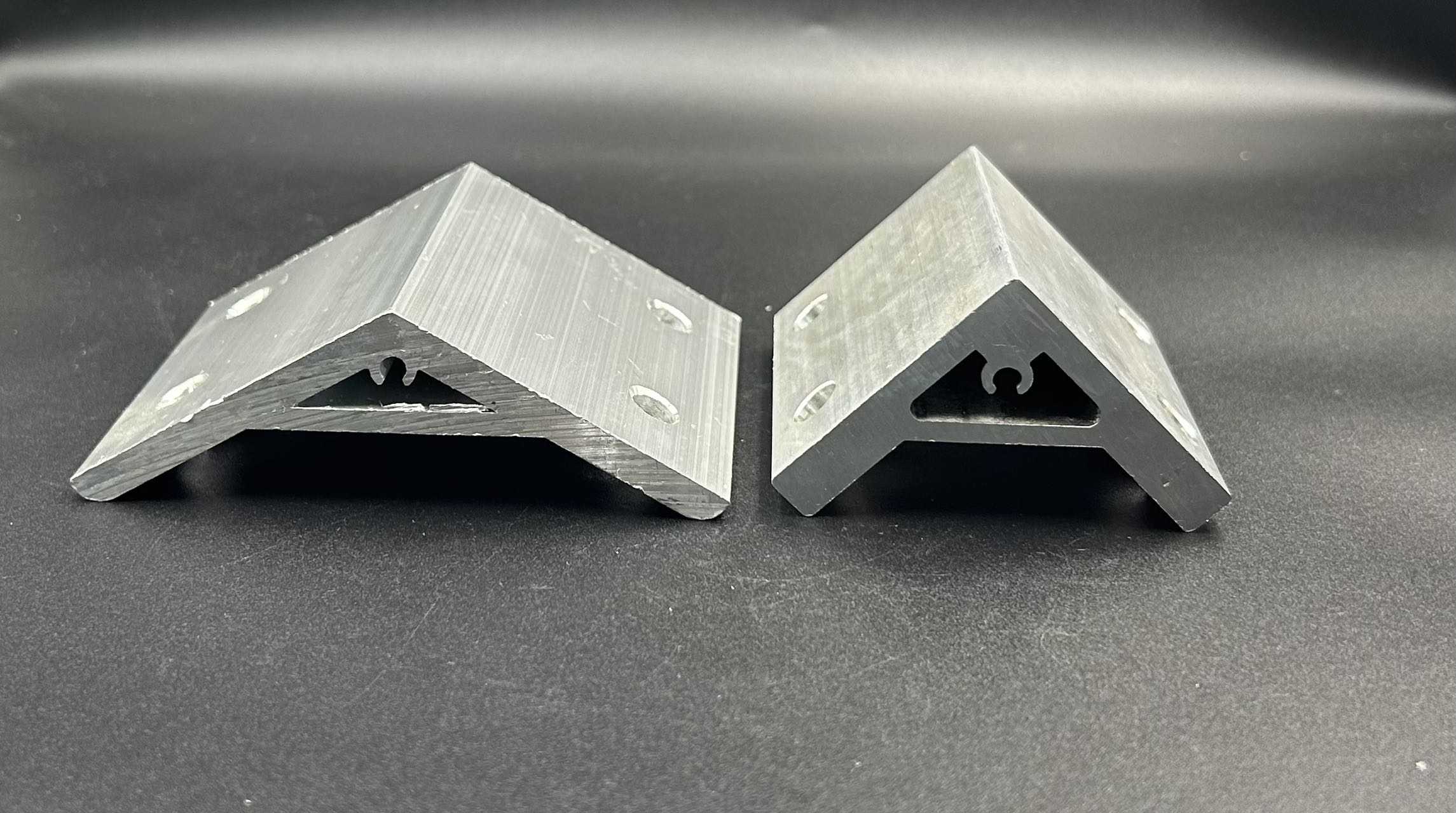 ملحقات ملف تعريف الألومنيوم ال - مراجعة Aluminium Extrusion وسعره